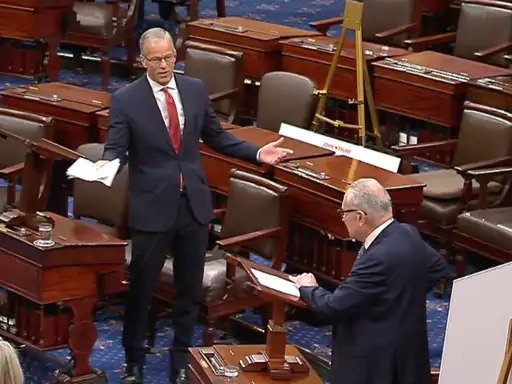 us shutdown 2025 ट्रम्प के टैरिफ और टकराव से 75 लाख लोग बेरोज़गार