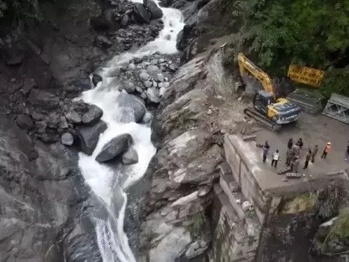 धराली त्रासदी वक़्त थमा रहा और मदद रुकी रही मदद आई 4 दिन बाद