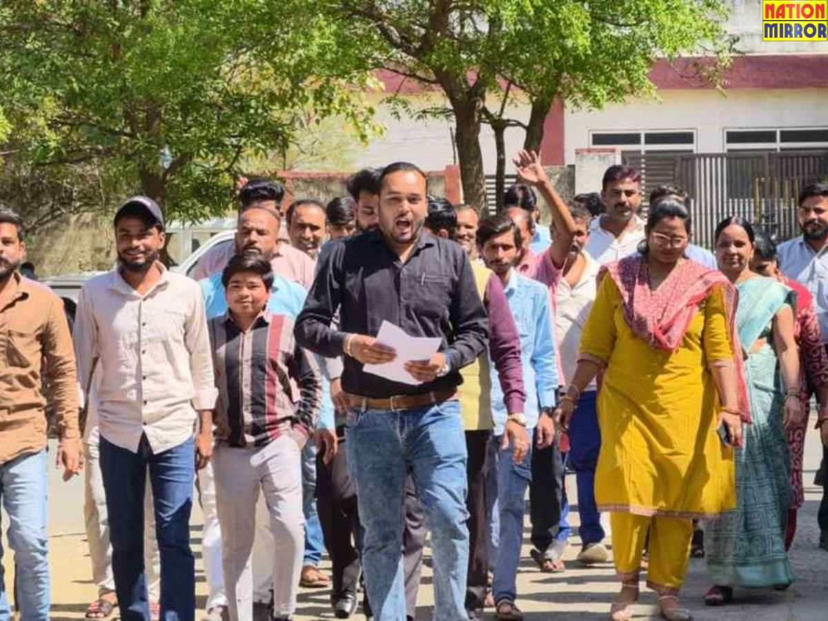 आउटसोर्स कर्मचारियों ने सौंपा कलेक्टर को  ज्ञापन 3 महिने से नहीं मिला वेतन