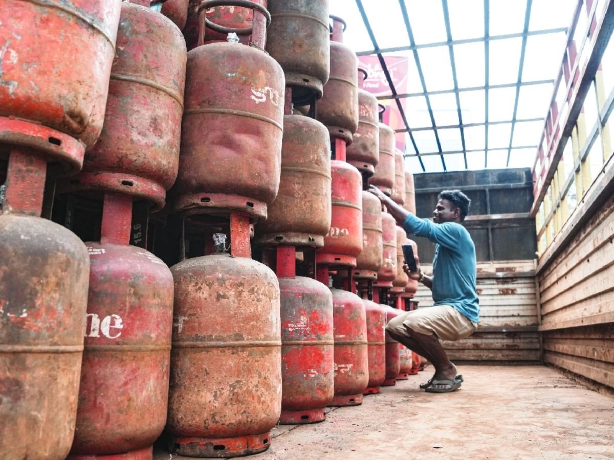 इंदौर में lpg सिलेंडर की कालाबाजारी पर रोकप्रशासन ने बनाया कंट्रोल रूम