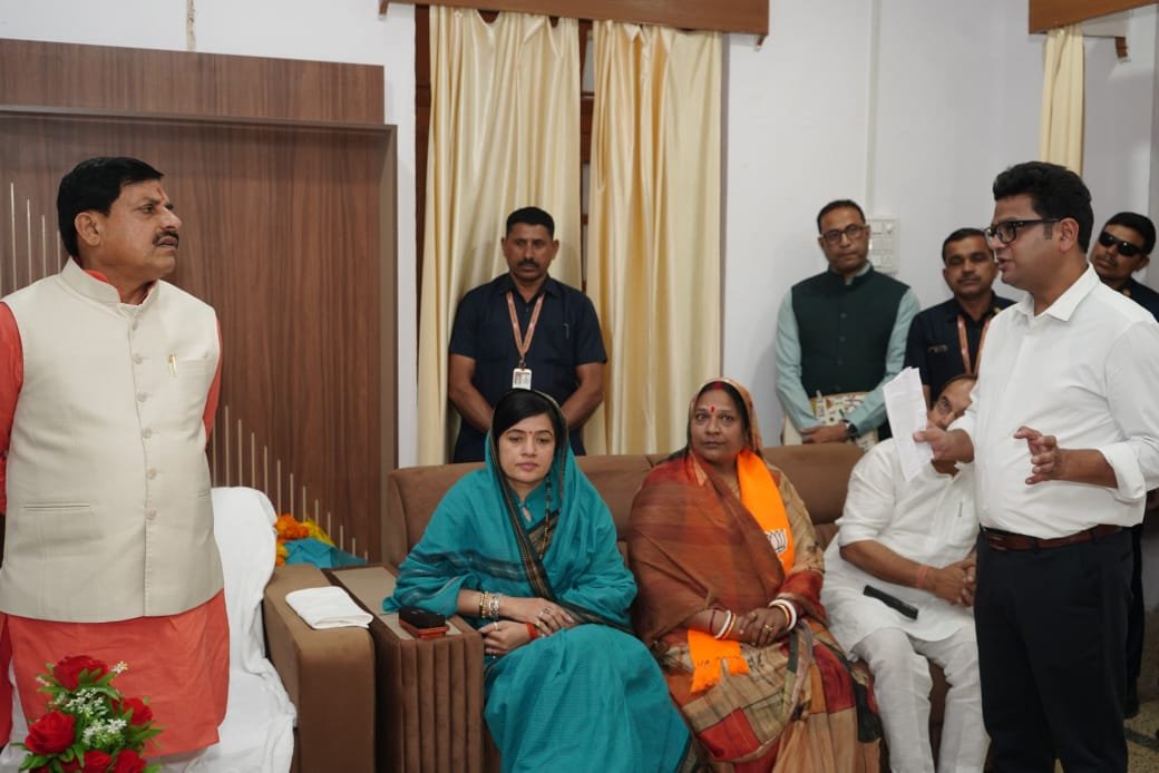 एक्शन मोड में सीएम डॉ मोहन यादवसीधी कलेक्टर-गुना एसपी को हटाया