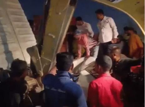 धमतरी में भीषण सड़क हादसा ट्रक से टकराई कार चार कोबरा जवान शहीद