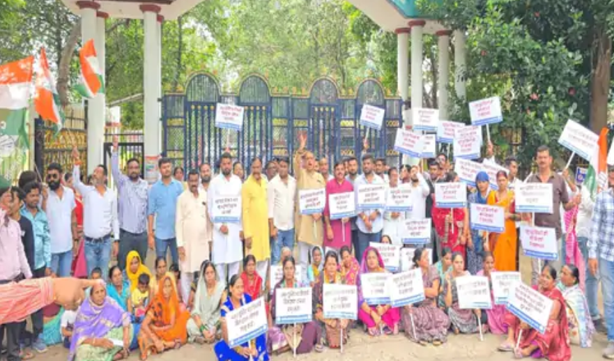 raipurबिजली हाफ योजना में कटौती के खिलाफ कांग्रेस का हल्लाबोल
