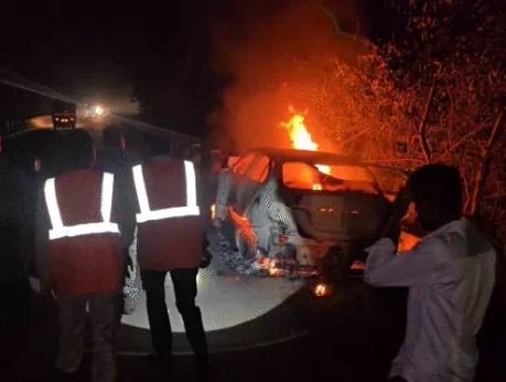 kanker nh-30 पर भयानक सड़क हादसा 4 दोस्त कार में जिंदा जले