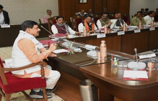 मोहन सरकार की पहली ई-केबिनेट बैठक मंत्रियों को मिले टेबलेट