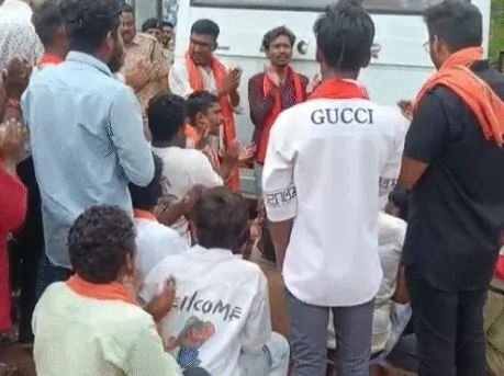 hanuman chalisa outside church धर्मांतरण विवाद पर छत्तीसगढ़ में बवाल
