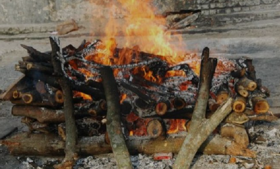 betul  धर्मांतरण विवाद आदिवासी महिला के अंतिम संस्कार पर रोका  माफी के बाद मिली श्मशान घाट में जगह