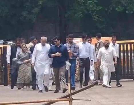 raipur  चैतन्य बघेल से मिलने पहुंचे भूपेश बघेल बेटी-बहू भी साथ