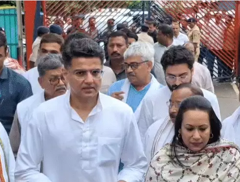 raipur सेंट्रल जेल में सचिन पायलट ने चैतन्य से की मुलाकात  बीजेपी ने मुलाकात पर कसा सियासी तंज