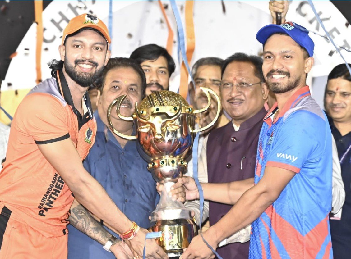 cricket final सीएम साय ने विजेता टीमों को सौंपा विनर्स कप