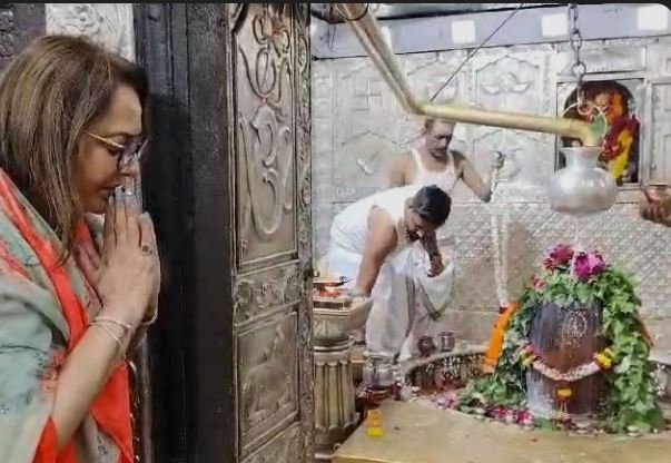 ujjain जयाप्रदा ने बाबा महाकाल के किए दर्शन धर्मेंद्र के स्वास्थ्य की कामना