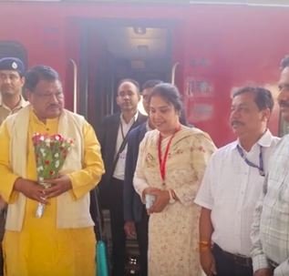bjp minister jual oram - train missing mystery   ट्रेन से लापता हुए केंद्रीय मंत्री