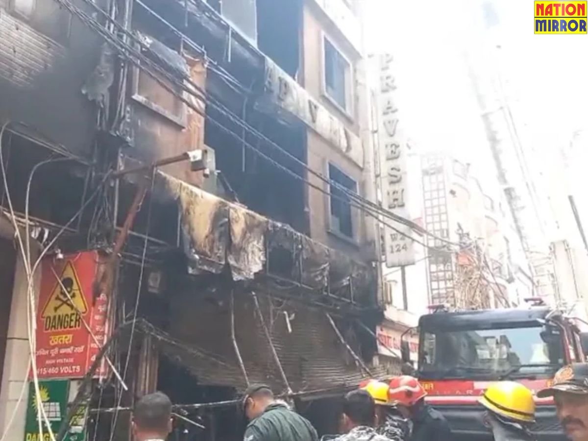 दिल्ली के पालम में 5 मंजिला इमारत में लगी आग 3 बच्चों समेत 9 लोगों की मौत