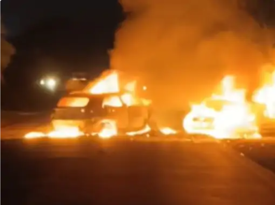 jagdalpur burning car  चलती कार में जिंदा जले दो लोग