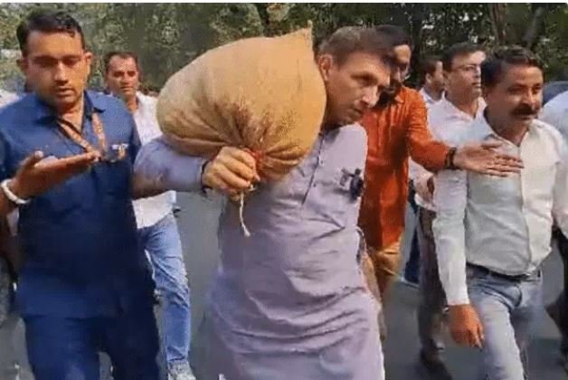 bhopal भोपाल में शिवराज के बंगले पर पटवारी का प्रदर्शन बिना अनुमति के धरना देने पर fir दर्ज