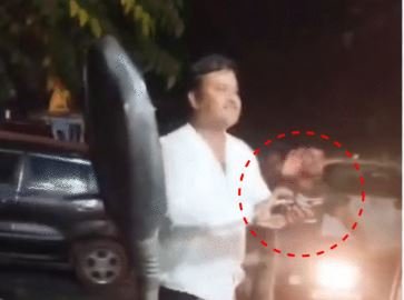 gwalior दुकान के बाहर पेशाब कर रहा था शख्स मना किया तो तान दी पिस्टल