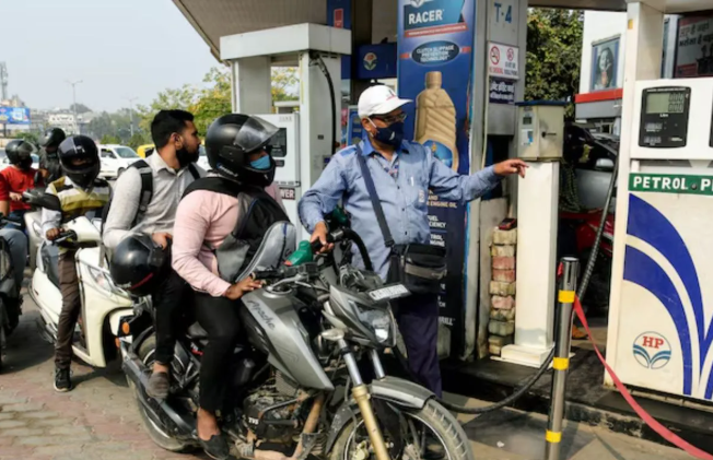 no helmet-no petrol छत्तीसगढ़ के इस जिले में बिना हेलमेट वालों को पेट्रोल बंद