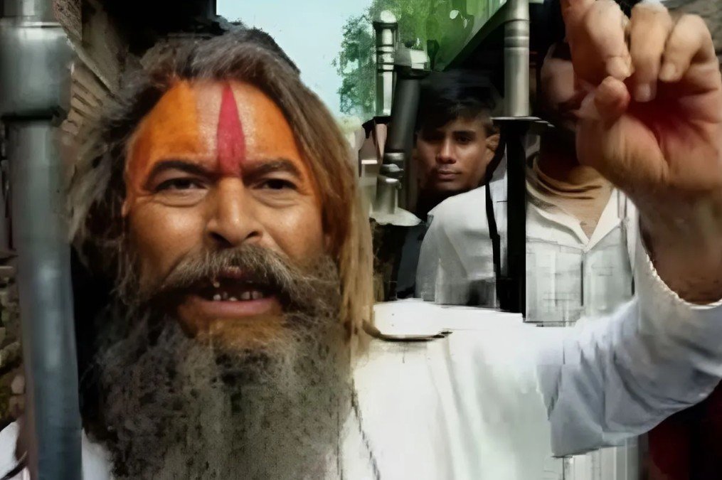 मथुरा में बवाल ‘फरसा वाले बाबा’ की मौत के बाद हाईवे जाम भीड़ का पथराव