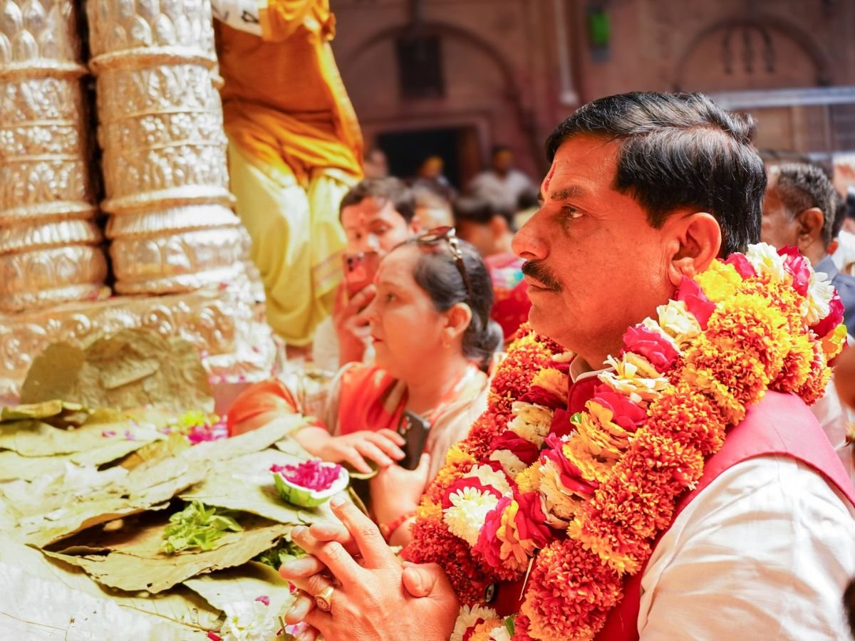 वृंदावन के बांके बिहारी मंदिर पहुंचे cm डॉ मोहनसभी के लिए की मंगलकामना