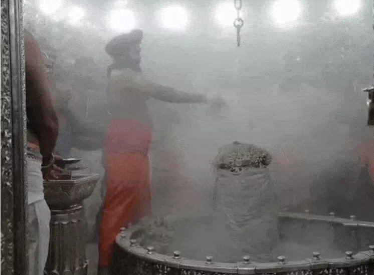 महाकाल के दरबार में आस्था का सैलाब तड़के ही 1 लाख दर्शन 44 घंटे खुलेंगे पट