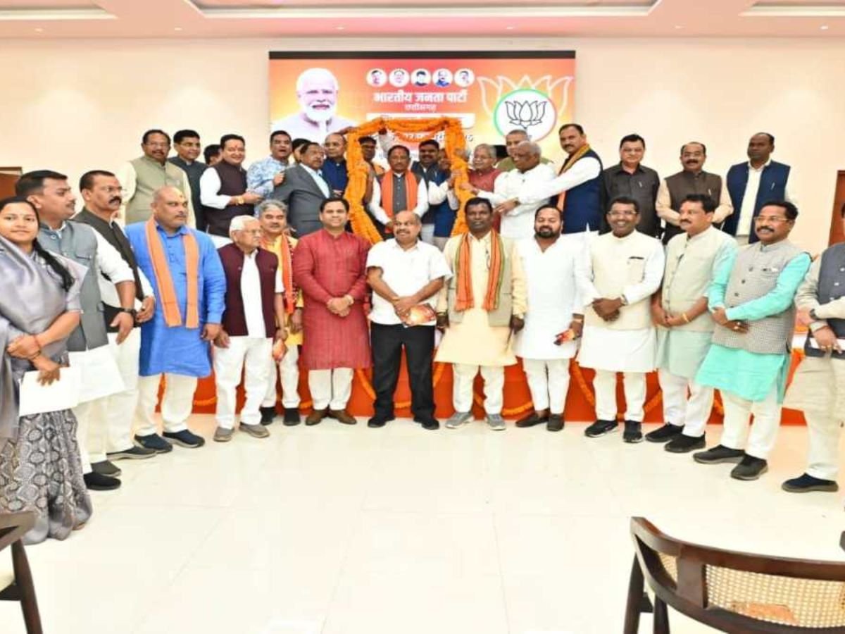 सीएम निवास में बुलाई गई भाजपा विधायक दल की बैठककई मुद्दों पर हुई चर्चा