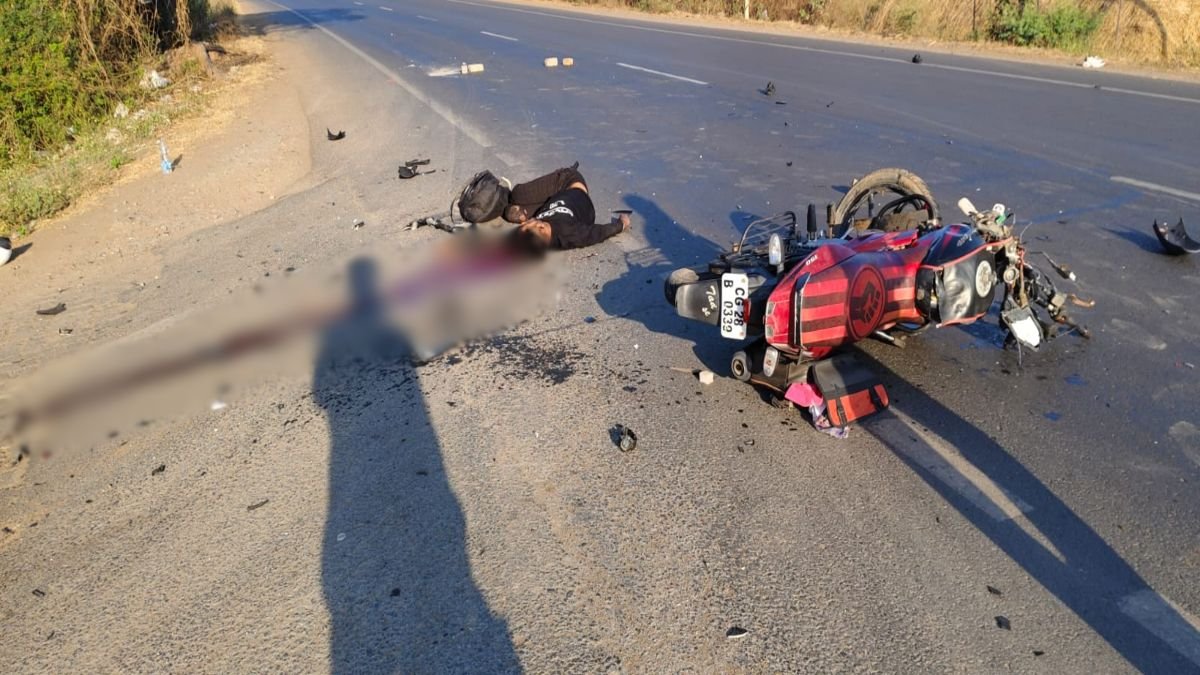 होली मनाने जा रहे बाइक सवार भाई-बहन को पिकअप ने रौंदा युवक की मौत बहन गंभीर