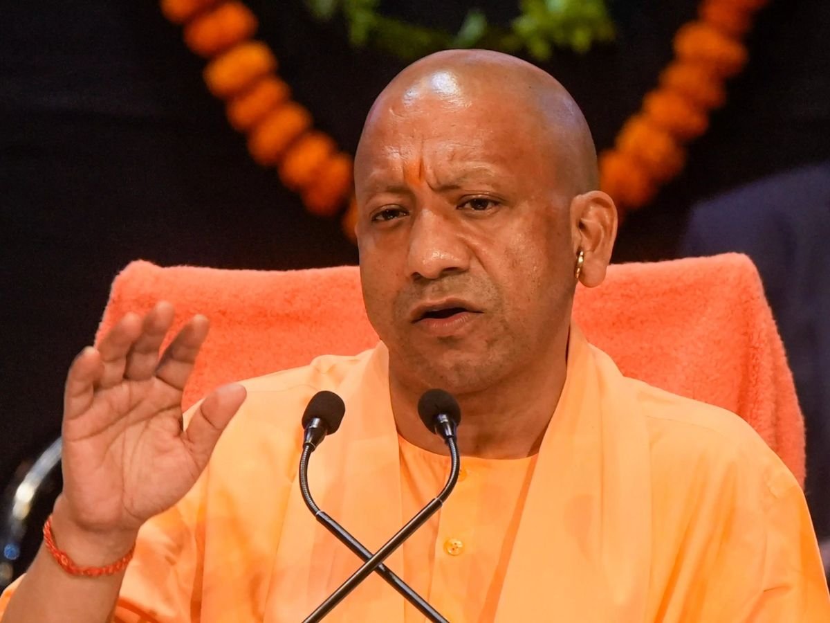 सीएम योगी ने नर्सिंग अफसरों को सौंपे नियुक्ति पत्र