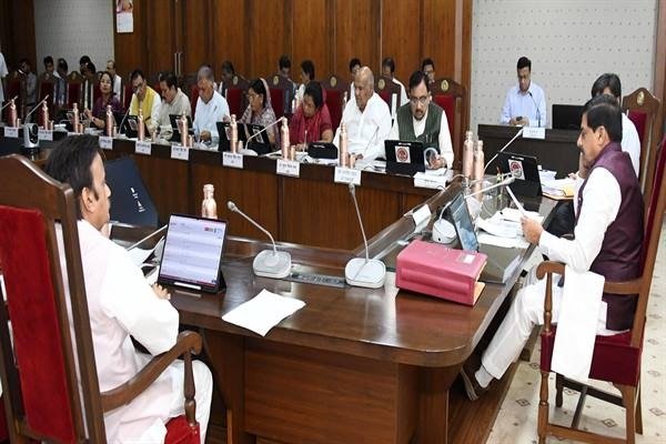 मोहन कैबिनेट में 33240 करोड़ पर मुहर7 विभागों की योजनाएं रहेंगी जारी