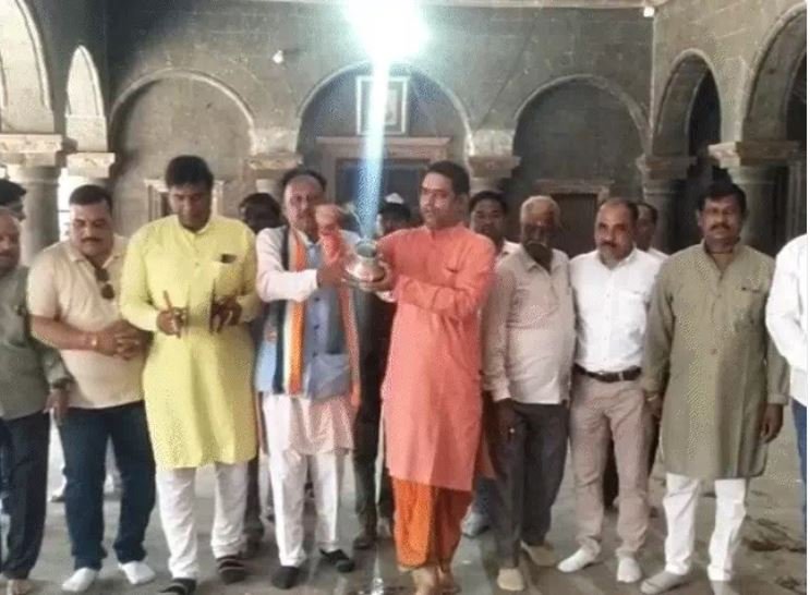 indore  राजवाड़ा में कांग्रेस का शुद्धिकरण
