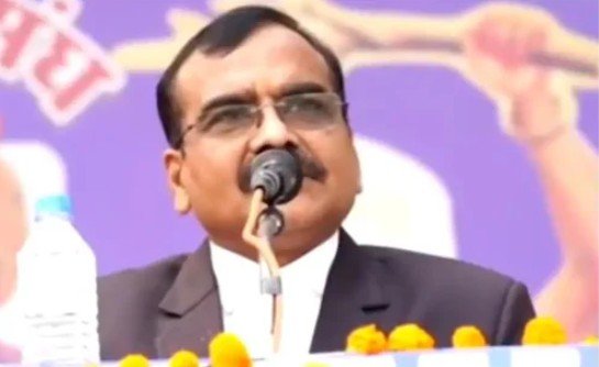 ias वर्मा के विवादित बयान पर सरकार की सख्ती सात दिन में जवाब तलब