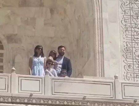 taj mahal  अमेरिकी उपराष्ट्रपति ने परिवार के साथ ताजमहल घूमे