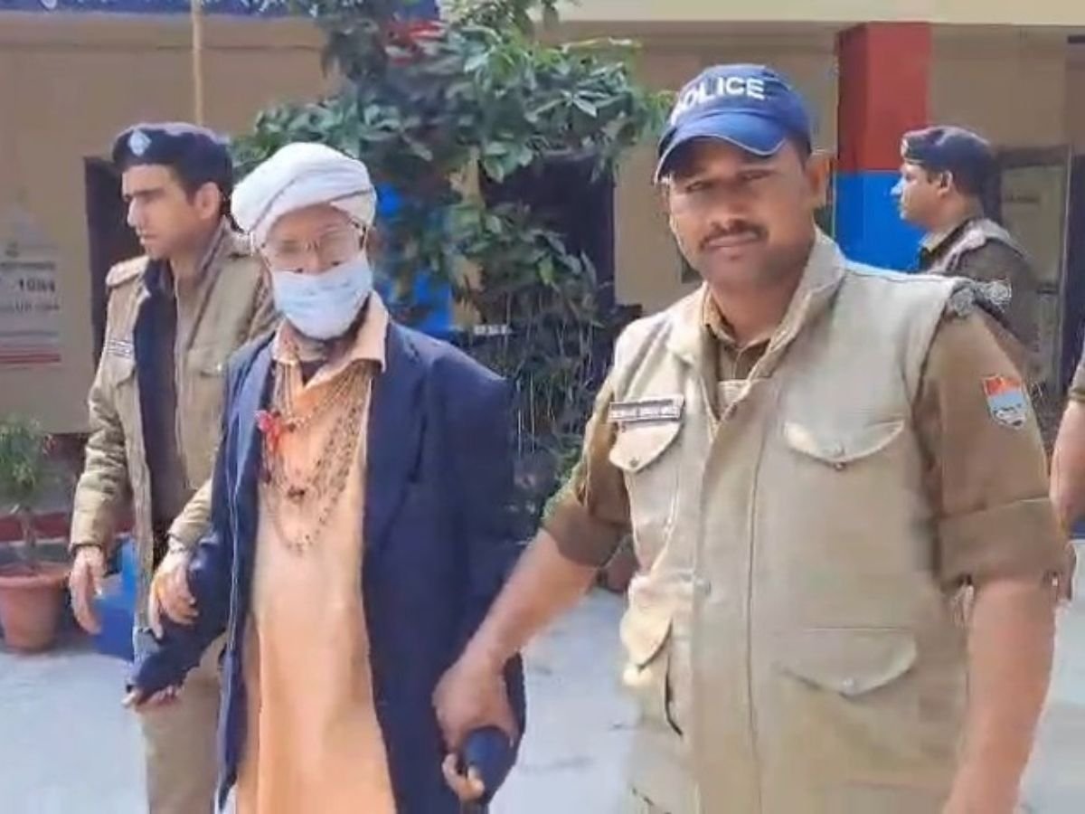 ऑपरेशन क्रैकडाउन अभियान को मिली बड़ी सफलतासंदिग्ध बाबा को हिरासत में लिया