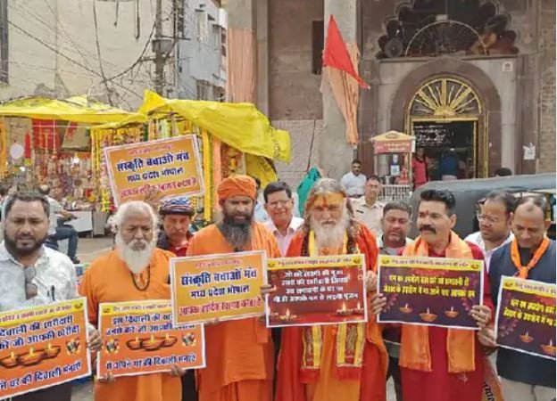 bhopal दिवाली से पहले बाजार में लगे पोस्टर सनातनी दिवाली मनाने की अपील