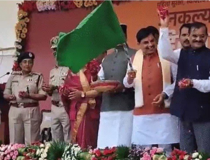 bhopal  सीएम ने अहिल्या वाहिनी बाइक रैली को दिखाई हरी झंडी