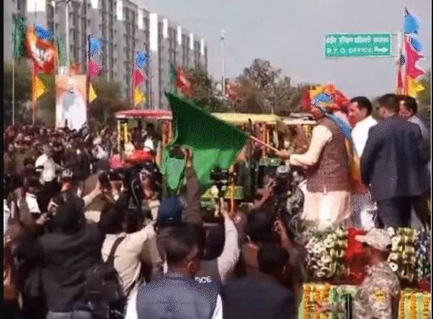 भोपाल में 1101 ट्रैक्टर की महारैली सीएम ने दिखाई हरि झंडी खुद चलाया ट्रैक्टर