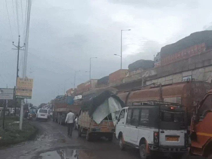traffic jam इंदौर-देवास हाइवे पर 32 घंटे का जानलेवा जाम 3 जिंदगियां खत्म
