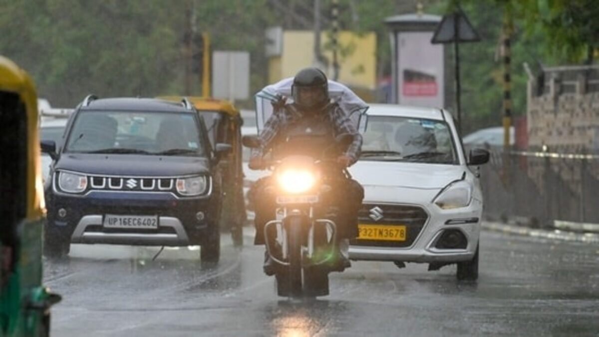 cloudy skies light rains to persist in delhi for a week imd issues alert for thunderstorms across north india