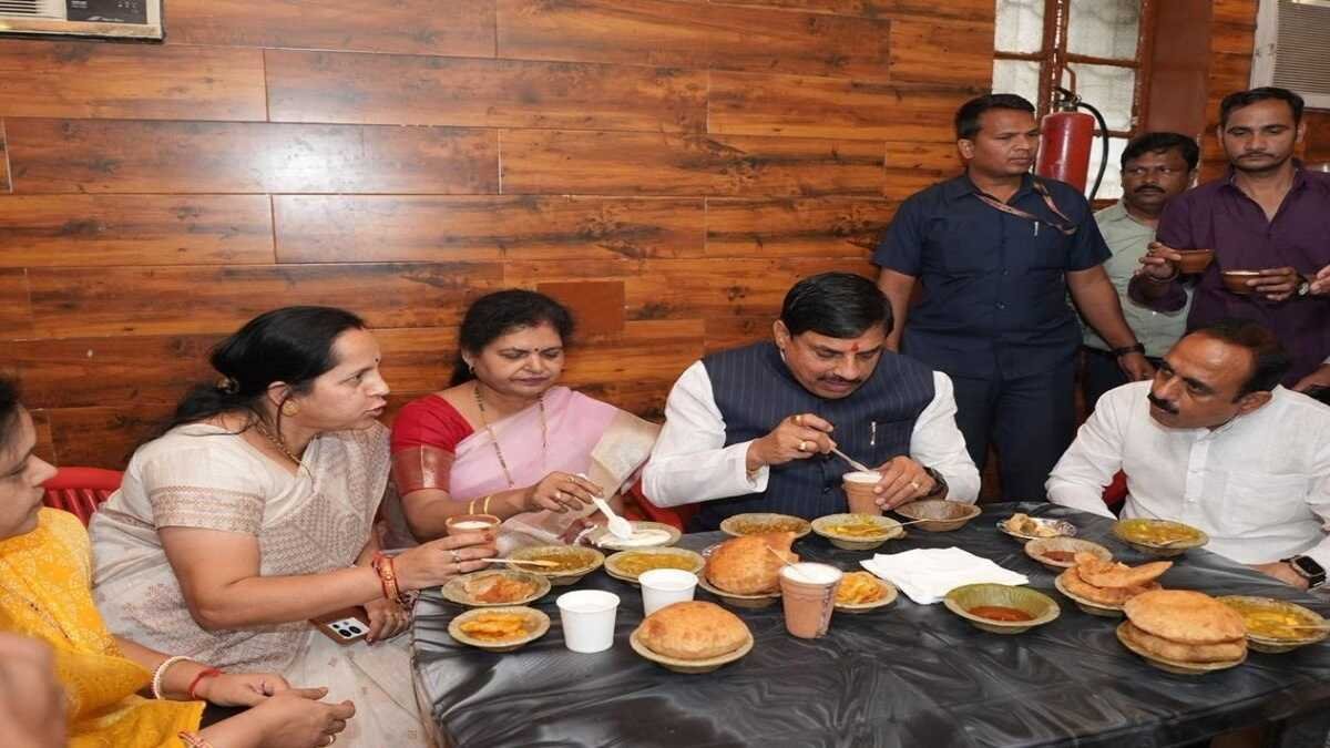 mp cm dr yadav savours street food in varanasi wins hearts with humble move
