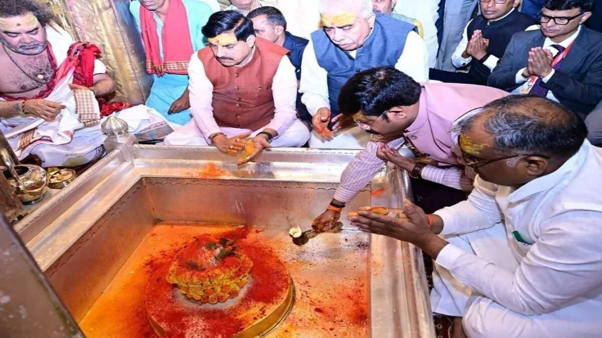 mp cm dr yadav visits varanasi offers prayers at kashi vishwanath temple