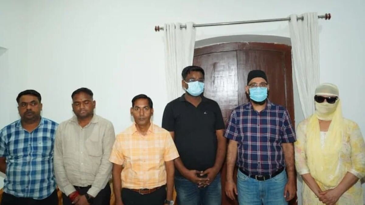 kanpur police bust kidney transplant racket 5 doctors held cops launch manhunt for masterminds