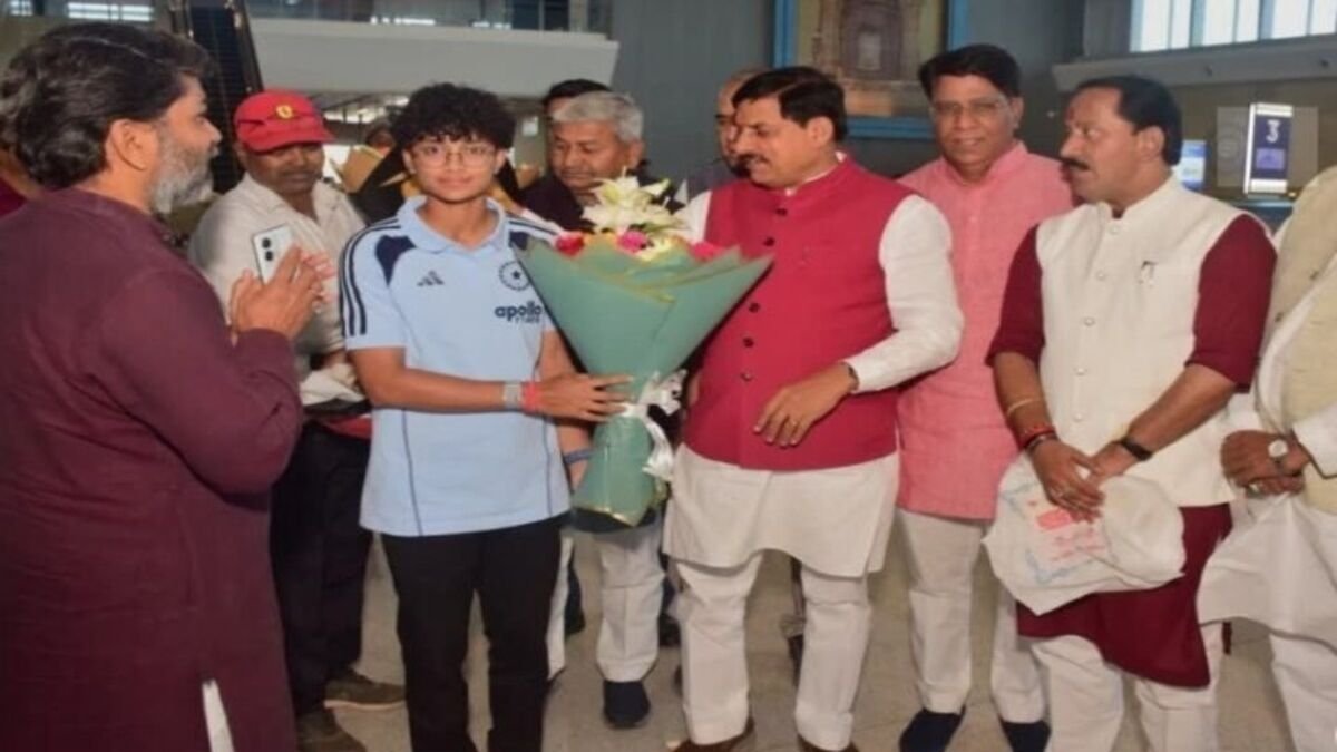 gwalior’s anushka sharma bags place in india women’s t20 cricket team cm dr yadav congratulates her