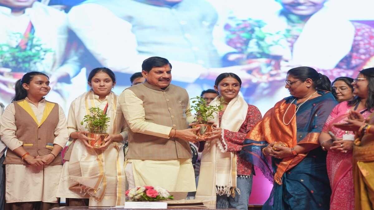nari shakti vandan sammelan held in bhopal cm dr yadav says -”40-year-old mistake rectified”