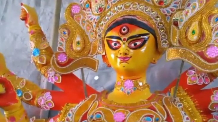 यूपी ही नहीं बांग्लादेश में भी दुर्गा मूर्ति विसर्जन पर पथराव हिंदू समुदाय और पुलिस में झड़प