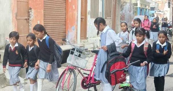 लखनऊ में शीतलहर के कारण स्कूलों में छुट्टी की घोषणा