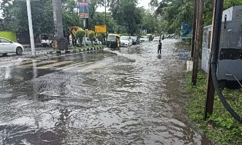 भारी बारिश के बाद भोपाल की सड़कें पानी से लबालब,  आंधी आने की संभावना