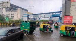 तेज बारिश ने बढ़ाई राहत, बदला मौसम का मिजाज