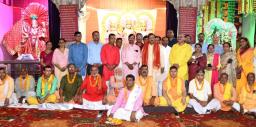 नोएडा-ग्रेटर नोएडा में गुरू पूर्णिमा पर्व धूमधाम से मनाया गया, मंदिरों में उमड़े श्रद्धालु