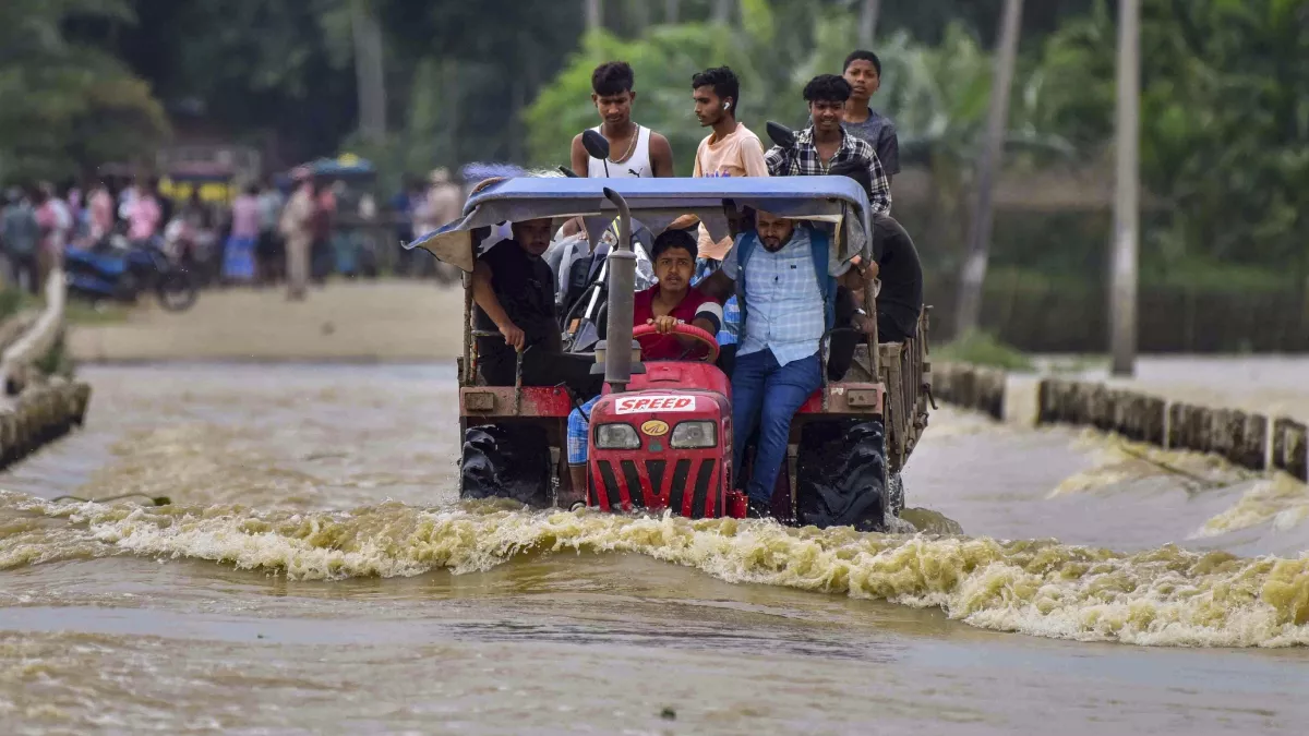 पूर्वोत्तर में बाढ़ और भूस्खलन से तबाही, 50 लोगों की मौत; असम में हालात गंभीर