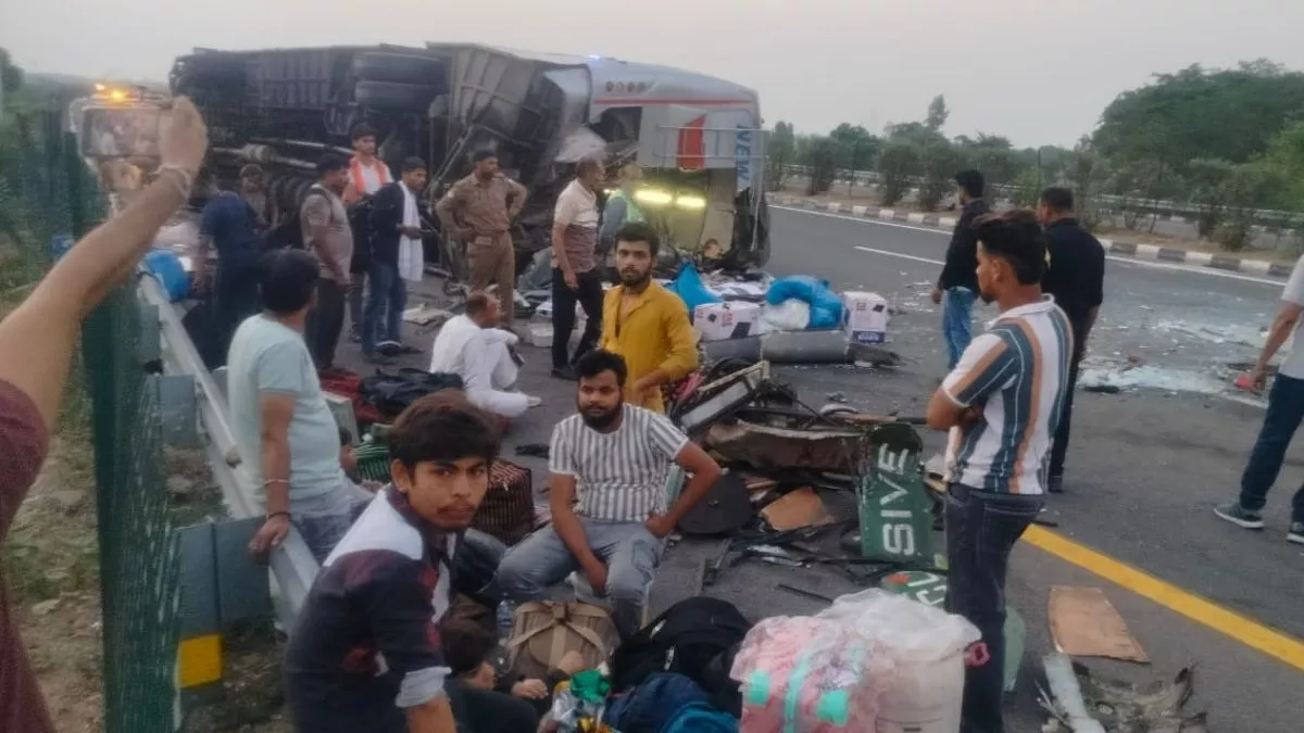 आगरा-लखनऊ एक्सप्रेसवे पर फिर बड़ा हादसा: दो बसों की टक्कर में 26 घायल, 20 दिनों में यह चौथा बड़ा बस एक्सीडेंट