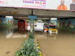 झमाझम बारिश से जनजीवन अस्त-व्यस्त, कई इलाकों में जलभराव, अंडरपास बंद